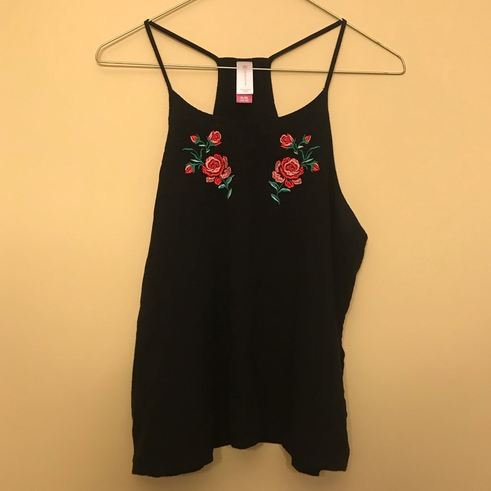 3 for $20! 🌿 Embroidered Rose Tank Top 🌹